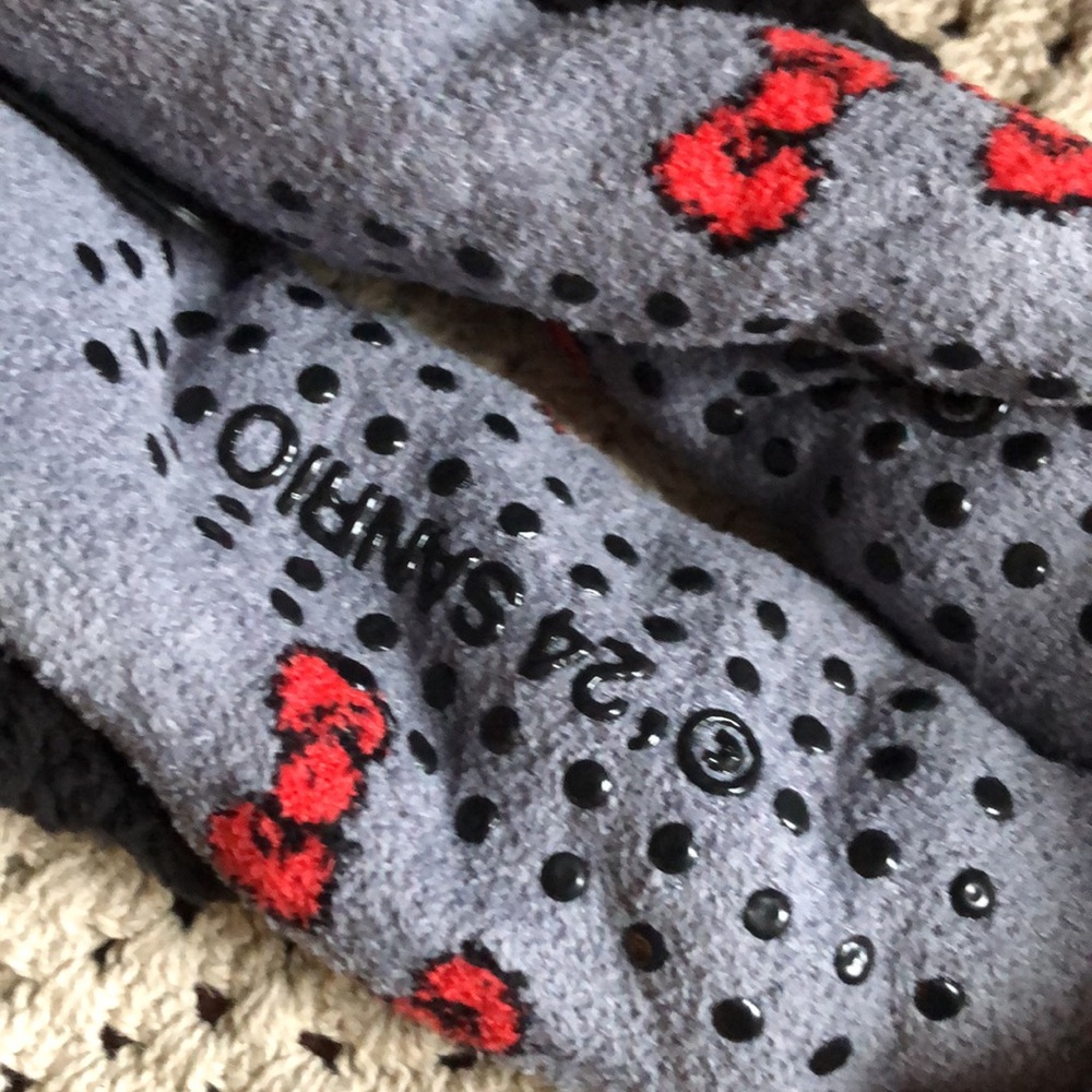 Hello Kitty Slipper Socks - Picture 3 of 5